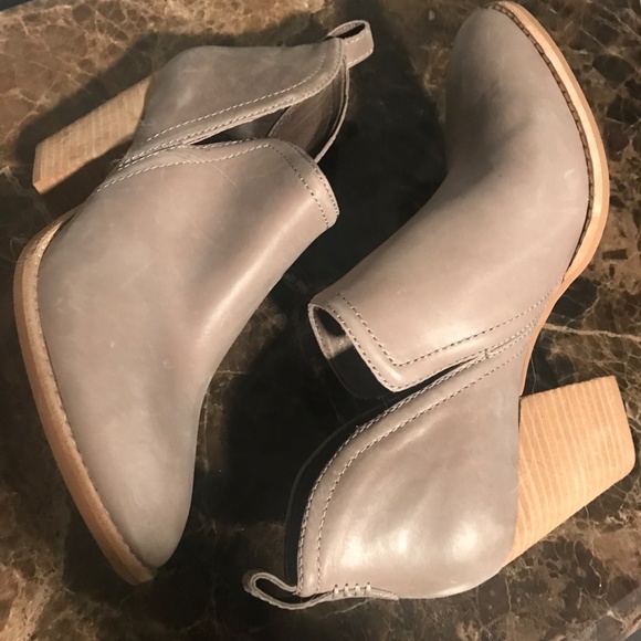 Jeffery Campbell Rosalee Bottle Western Inspired Size 9 Taupre Suede - Picture 3 of 3